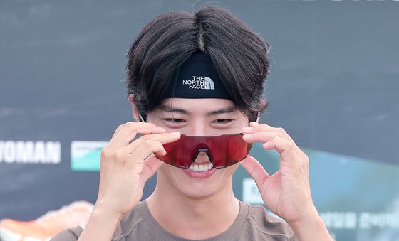 박보검, 선글라스 벗고 광채 눈빛 발사