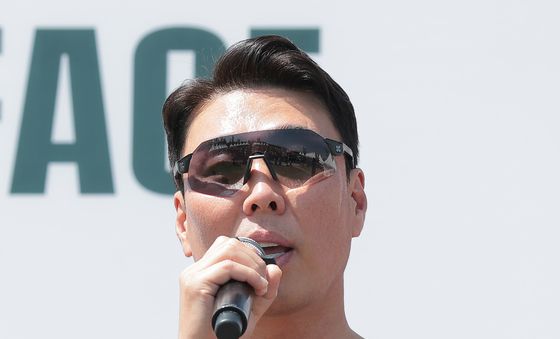 'TNF 100 코리아' 찾은 정현석 롯데백화점 대표
