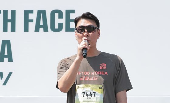 인사말 하는 정현석 대표