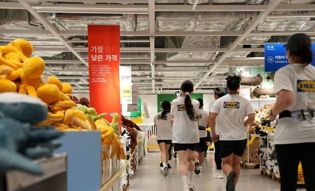 이케아 쇼룸 달리는 '헤이 런'