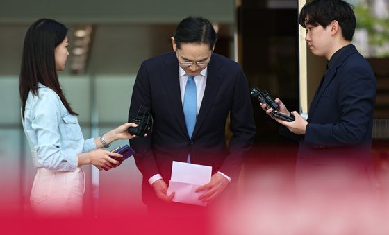 고개숙인 이재용 삼성전자 회장