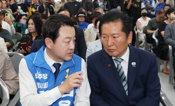 김용남 선거사무소 개소식 찾은 정청래