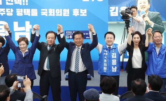 기념촬영하는 정청래·김용남