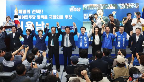 기념촬영하는 정청래·김용남