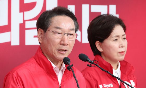 기자회견 발언하는 유정복