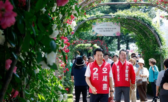 중랑 서울장미축제 찾은 오세훈 후보