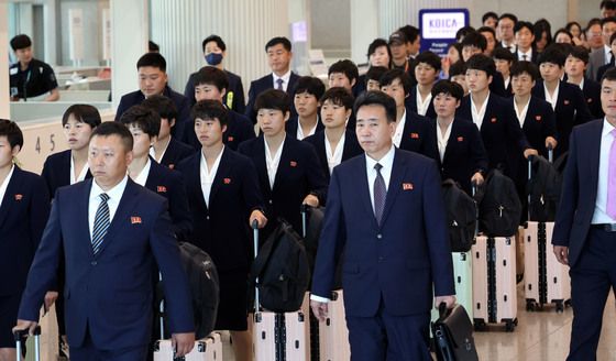 북한 여자축구클럽팀 첫 방남