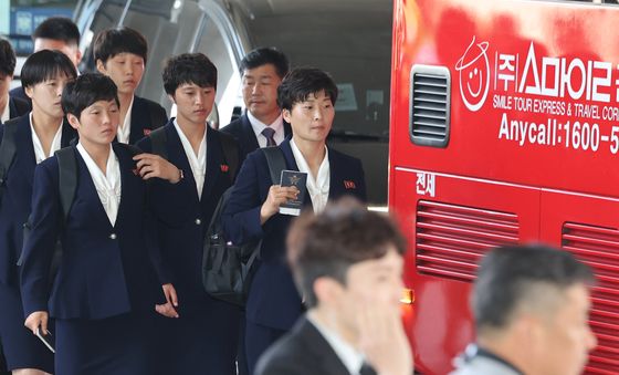 한국 찾은 내고향여자축구단…北축구팀으론 12년만