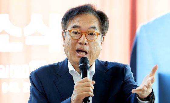 윤용근 선거사무소 개소식 찾은 정진석 전 비서실장