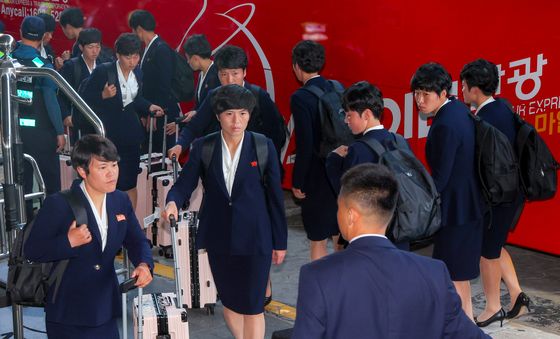 숙소 들어가는 내고향여자축구단