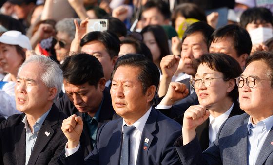 임을위한행진곡 부르는 정청래