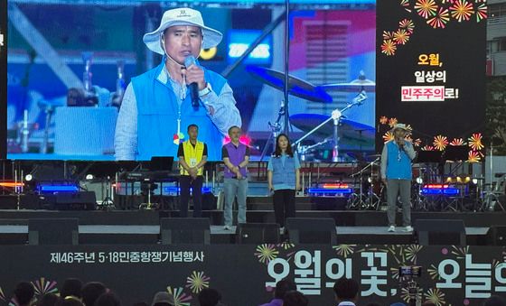 5·18 전야제 방문한 참사 유가족들