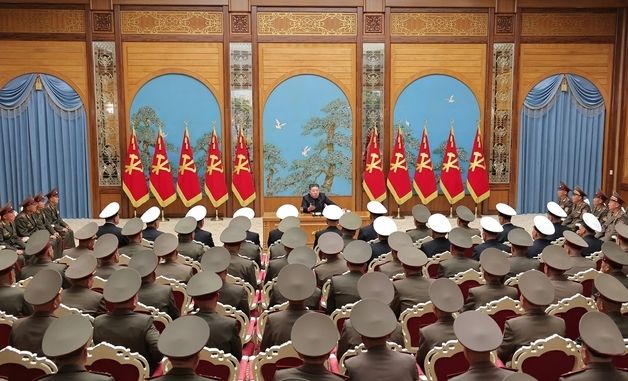 김정은, 전군 사·여단장 회의…"남부국경 최전선 부대 강화"