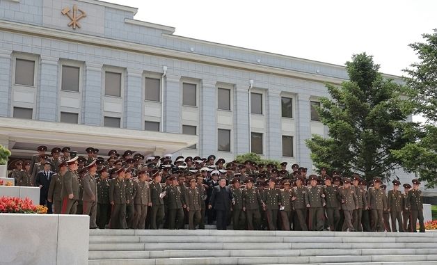 김정은, 전군 지휘관 소집…"전쟁억제력 변화 맞을 것"