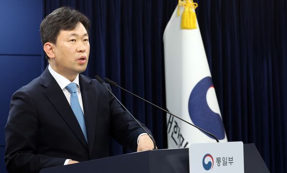 정례브리핑하는 윤민호 통일부 대변인