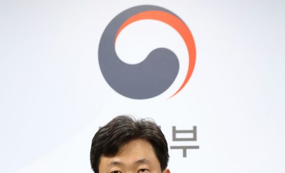 브리핑하는 윤민호 통일부 대변인
