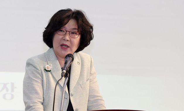 개회사하는 이향숙 이화여자대학교 총장