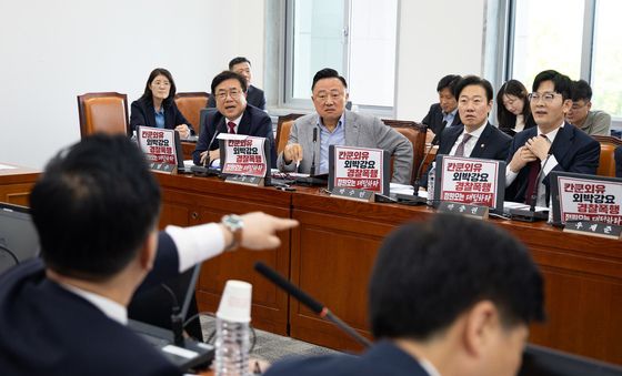 언쟁 벌이는 여야