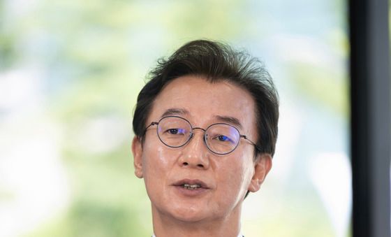 토론회서 발언하는 전재수 부산시장 후보