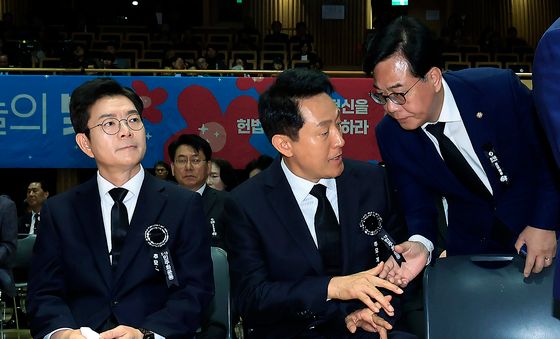 인사 나누는 송언석 원내대표와 오세훈 후보