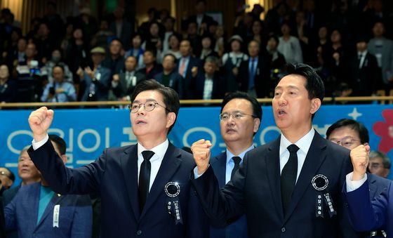 정원오·오세훈, 임을 위한 행진곡 제창