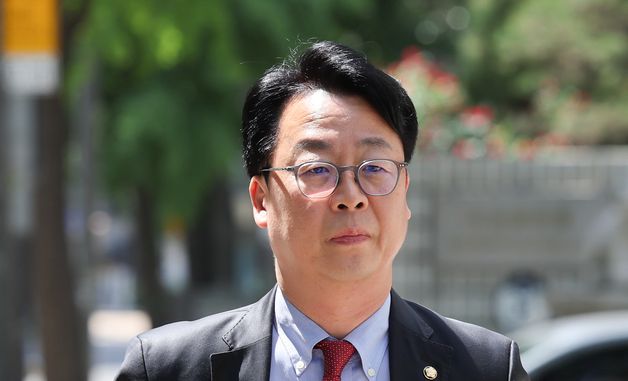 정원오 후보 고발장 제출하는 곽규택 의원