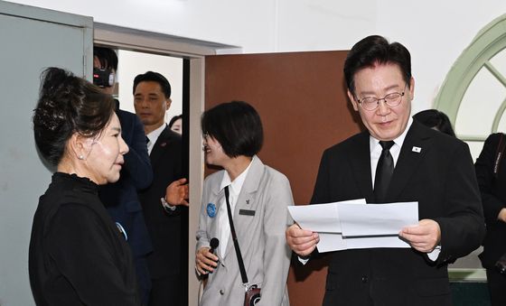 80년 시민군 상황실 둘러보는 이재명 대통령