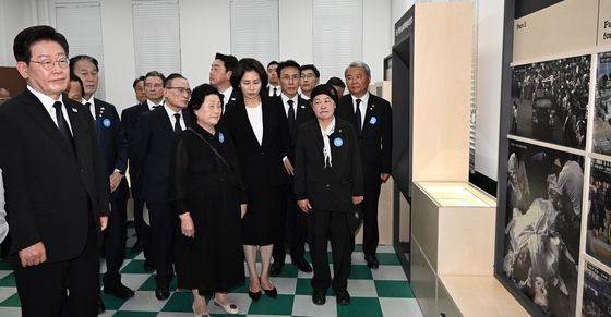 옛 도청별관 둘러보는 이재명 대통령