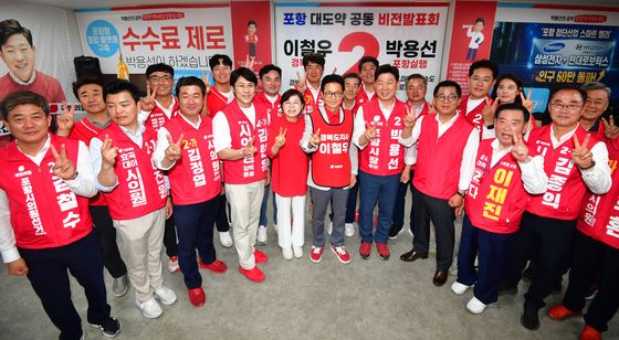 기자회견 갖는 이철우·박용선 후보