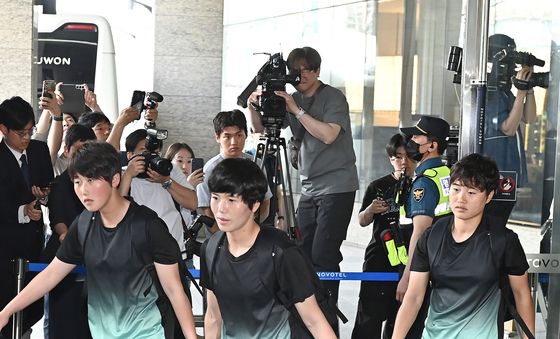 훈련장 향하는 北 내고향여자축구단