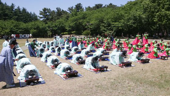 대구가톨릭대, 유학생 등 100인 '전통성년례'