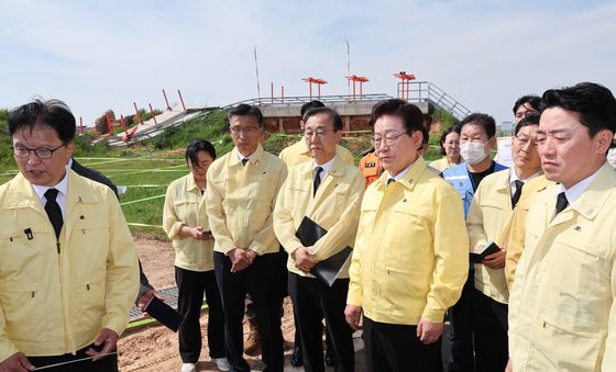 무안공항 제주항공 여객기 참사 유해 수습 현장 찾은 이재명 대통령