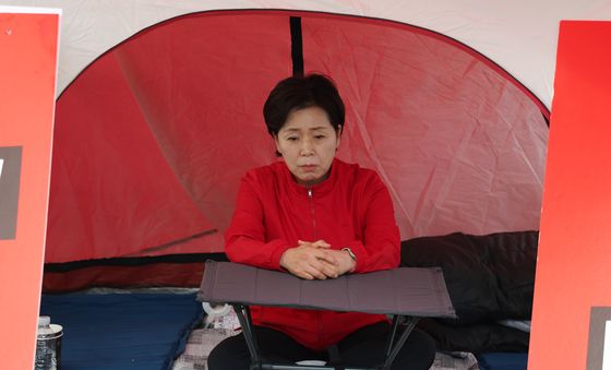 평택 삼성전자 앞에서 단식 농성 중인 양향자 후보