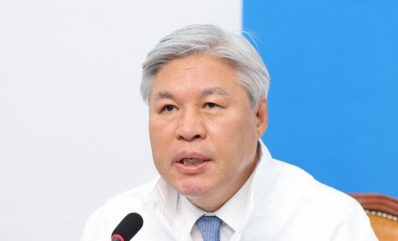 발언하는 서왕진 원내대표