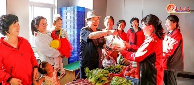 北, 신의주 온실농장 재차 선전…"주민들 기쁨 넘쳐"