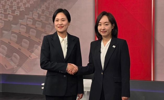 아산을 보궐선거 토론회서 만난 김민경-전은수 후보