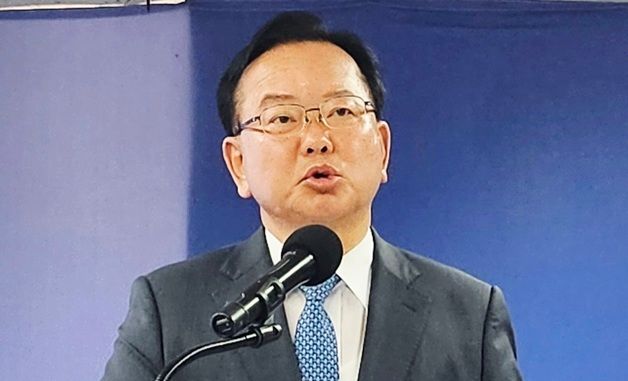 공약 발표하는 김부겸