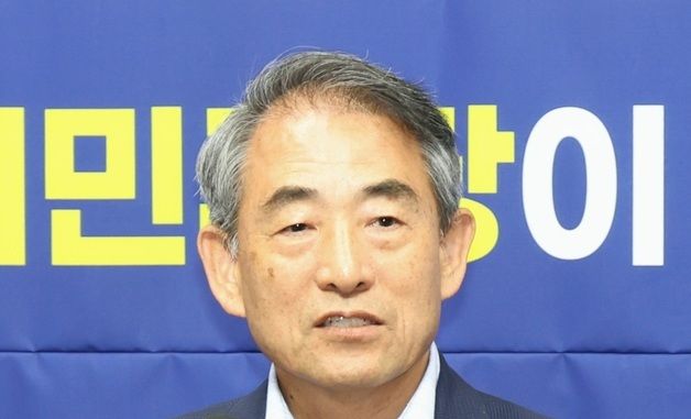 공약발표하는 윤준병 위원장