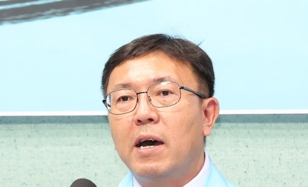 발언하는 백승재 후보