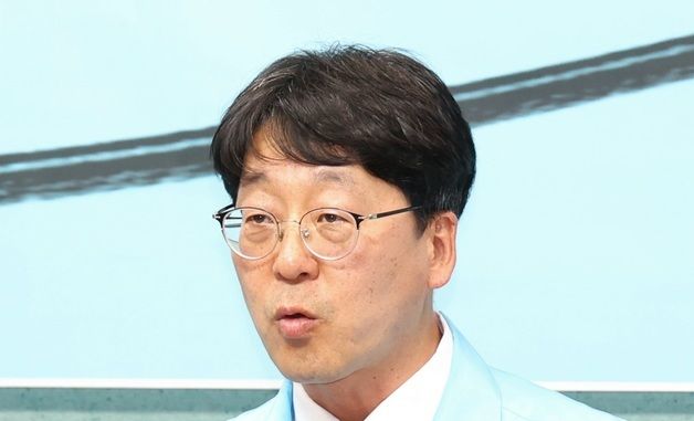 발언하는 강성희 후보