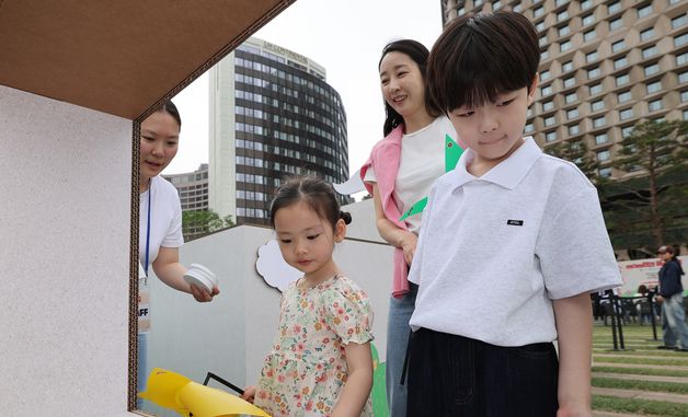 롯데 mom편한 페스티벌 찾은 아이들
