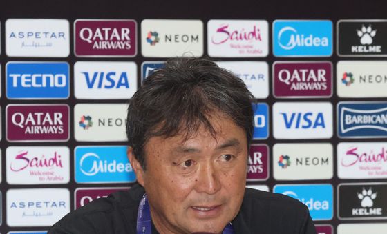 기자회견하는 구스노세 나오키 도쿄 베르디 벨레자 감독