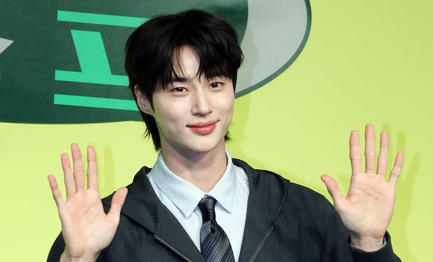 변우석, 심쿵 눈빛