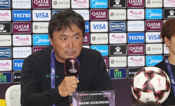 기자회견하는 구스노세 나오키 도쿄 베르디 벨레자 감독