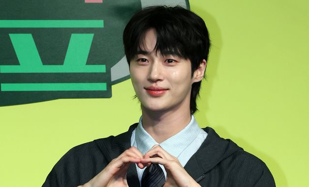 변우석, 미소에 빠져들어