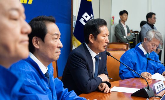 인사말하는 정청래 민주당 대표