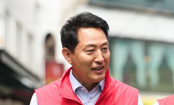 창신동 문구완구거리 찾은 오세훈 후보