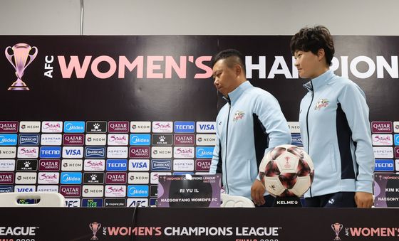 기자회견 마친 북한 내고향여자축구단