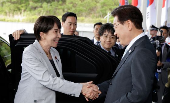 다카이치 사나에 일본 총리 영접하는 이재명 대통령