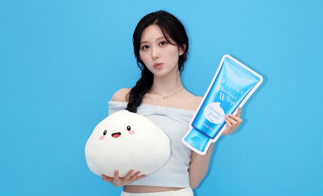 포즈 취하는 아이브 가을